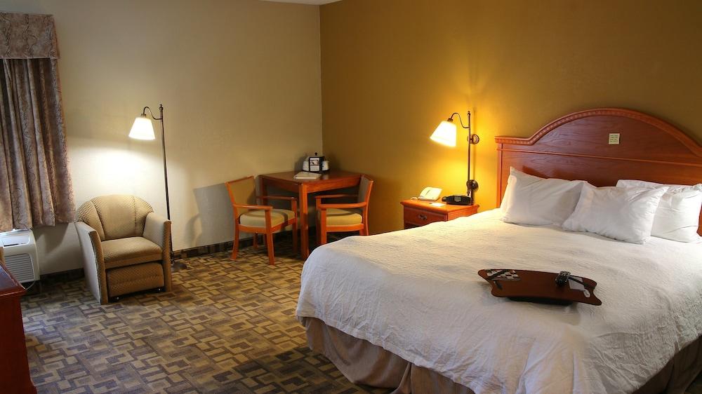 Magnuson Hotel Bourbonnais Extérieur photo