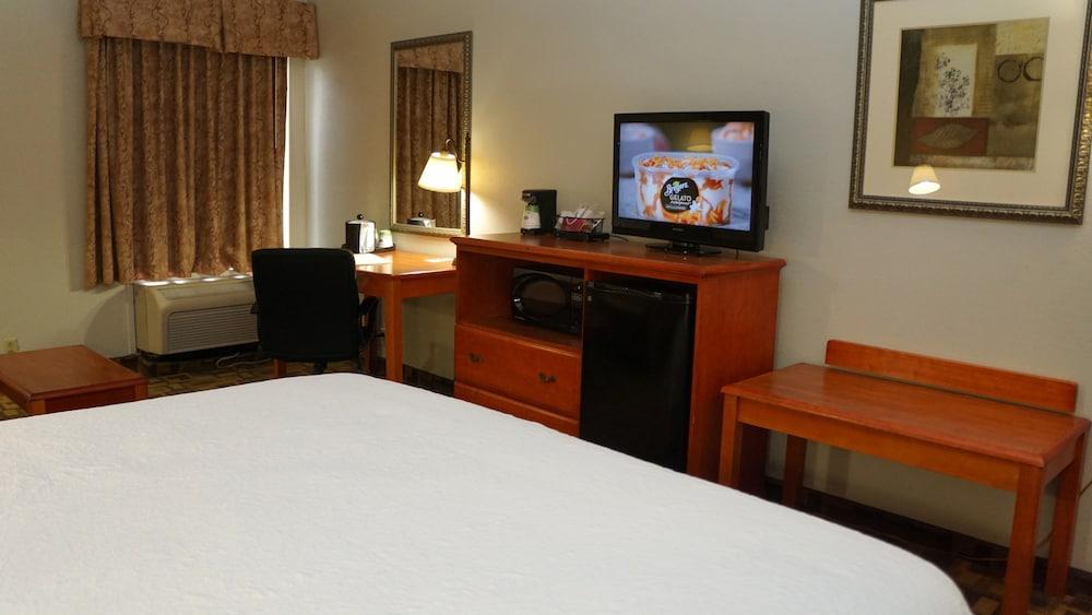 Magnuson Hotel Bourbonnais Extérieur photo