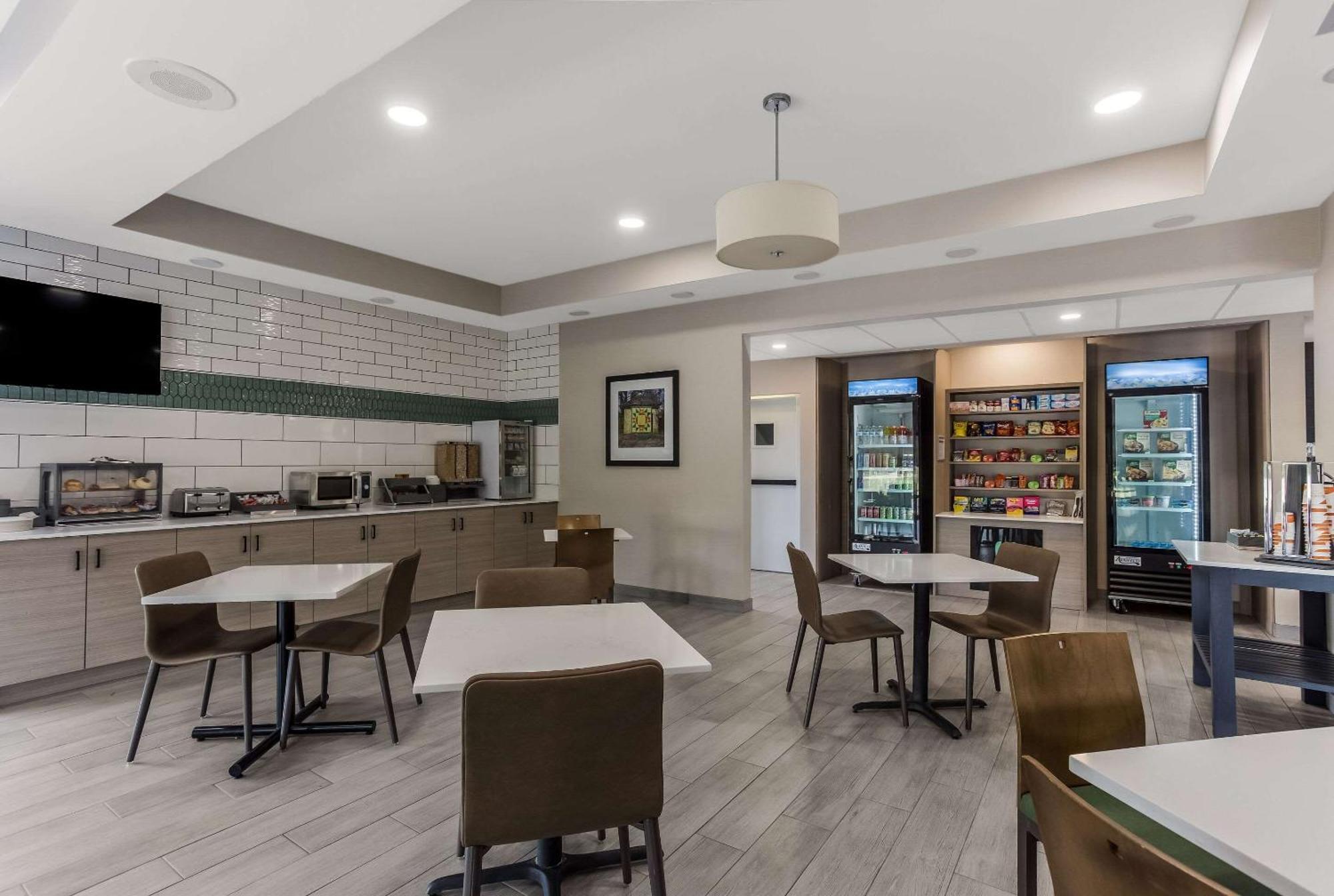 Magnuson Hotel Bourbonnais Extérieur photo