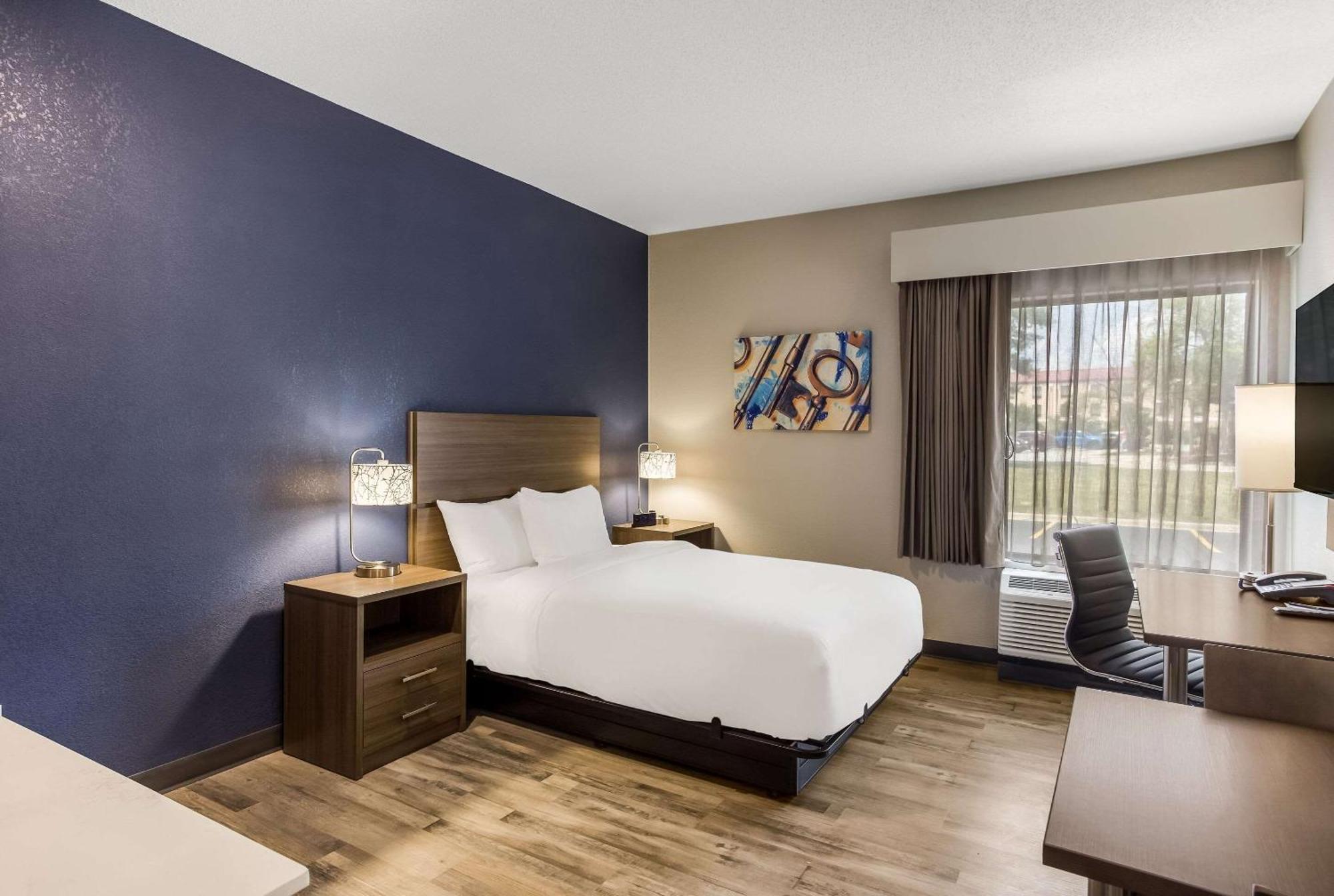 Magnuson Hotel Bourbonnais Extérieur photo
