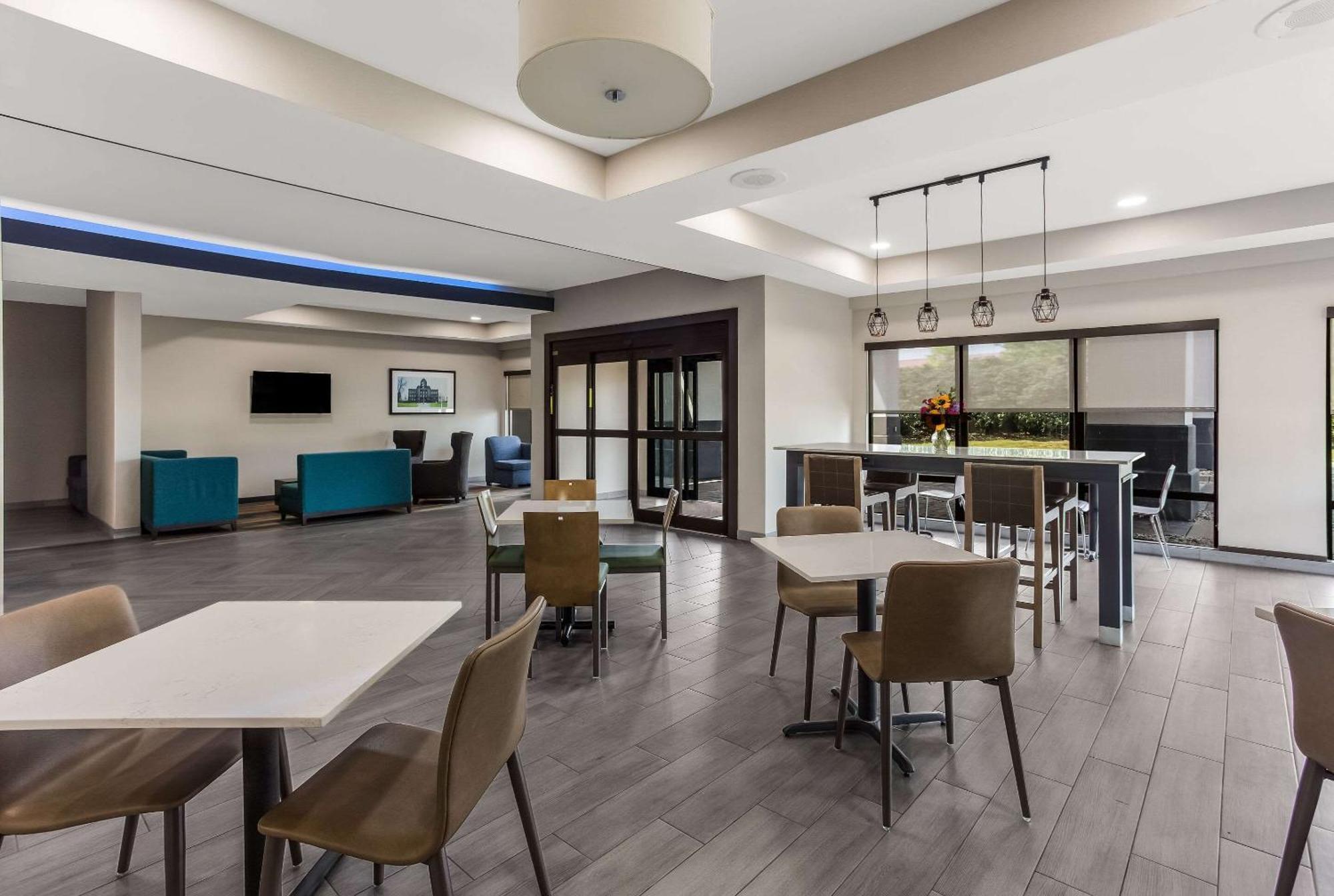 Magnuson Hotel Bourbonnais Extérieur photo