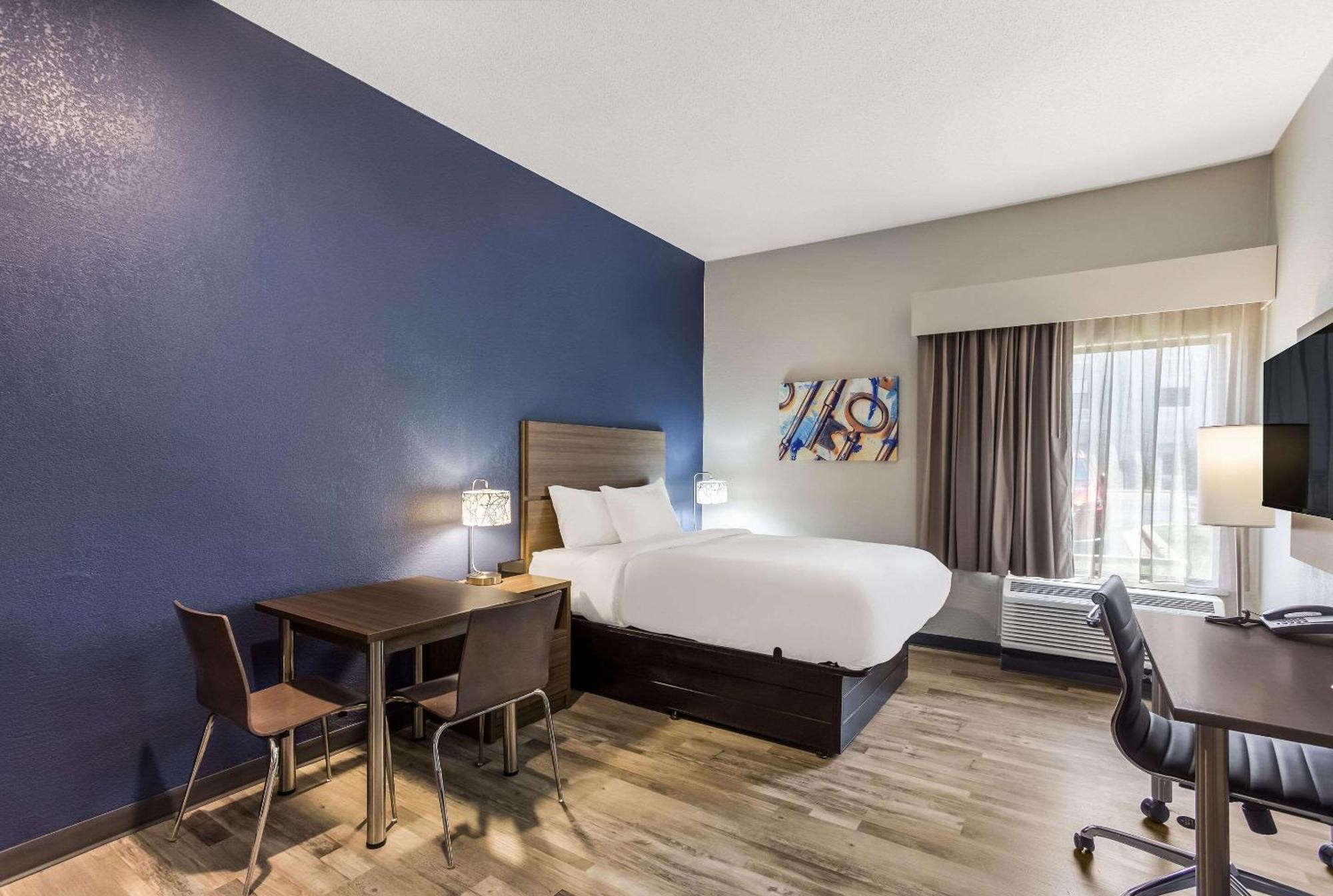Magnuson Hotel Bourbonnais Extérieur photo