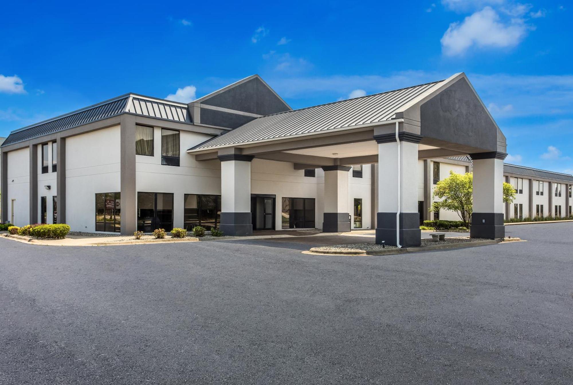 Magnuson Hotel Bourbonnais Extérieur photo